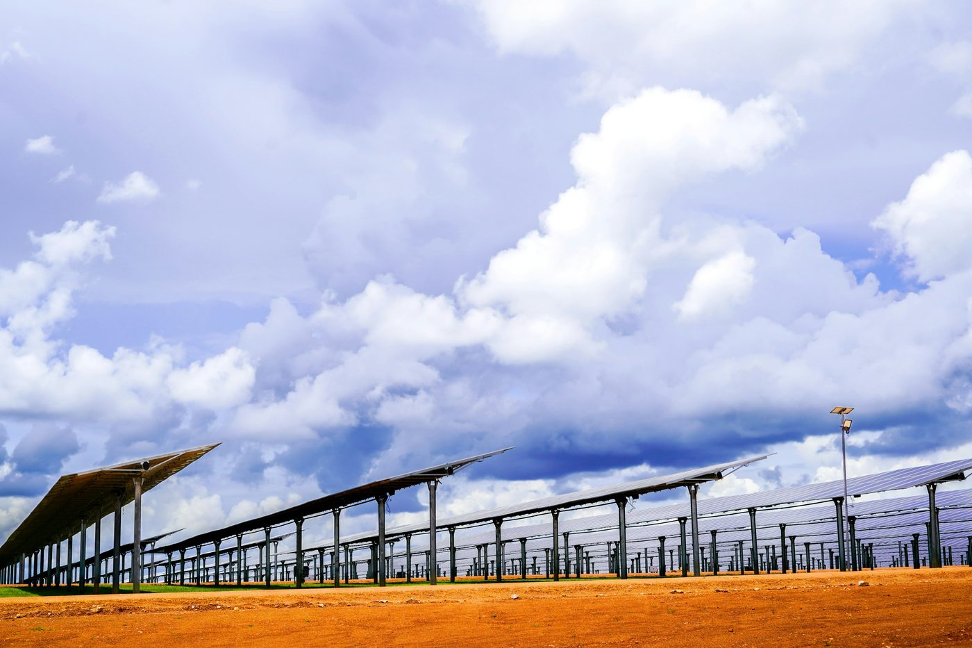 Estructura con seguidores solares